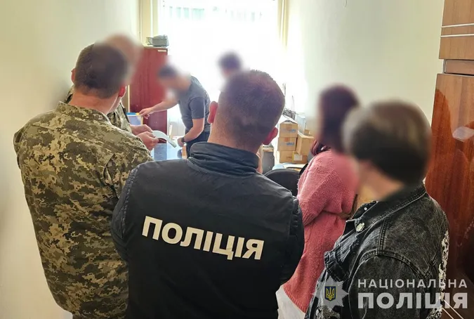 На Волині військовий та працівники ТЦК за $3000 «покривали» ухилянтів та знімали їх з розшуку (фото)