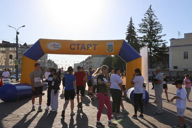 У Луцьку бігли в пам'ять про Героїв України (фото)