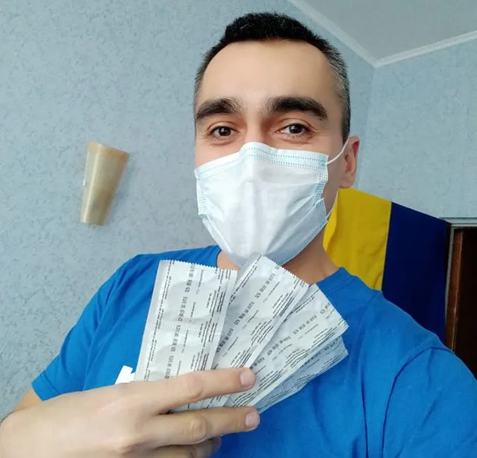 У Нові Санжари евакуйованим з Китаю передали партію презервативів