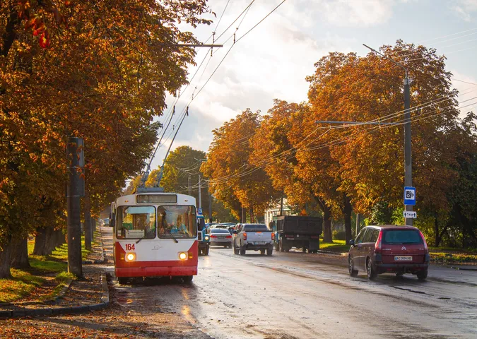 Луцькі тролейбуси святкують 54: в мережі показали святкову добірку фото «рогатих»