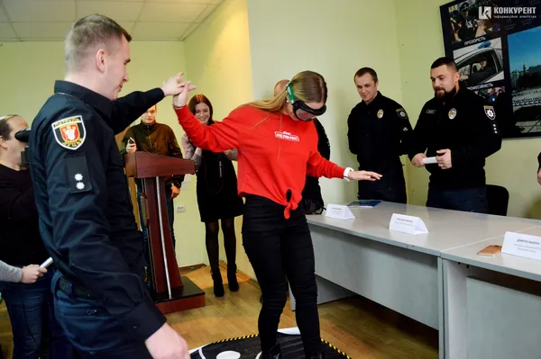 У патрульній поліції Волині презентували «п’яні» окуляри (фото)