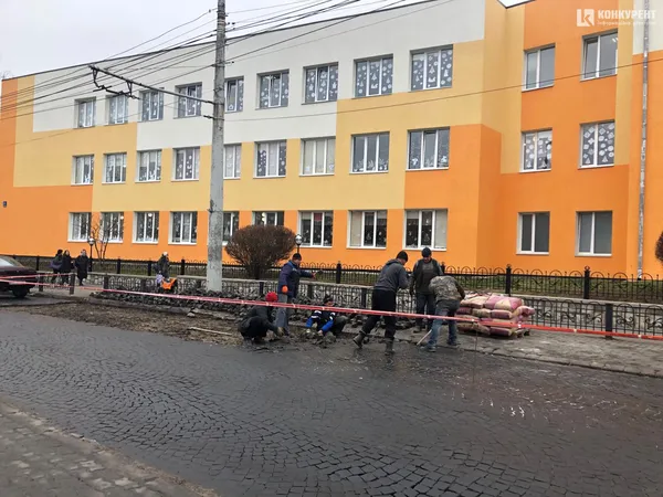 У Луцьку зняли бруківку на дорозі на Богдана Хмельницького (фото)