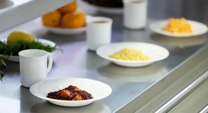 У Луцьку ліцей переплатив за продукти майже 100 тисяч гривень
