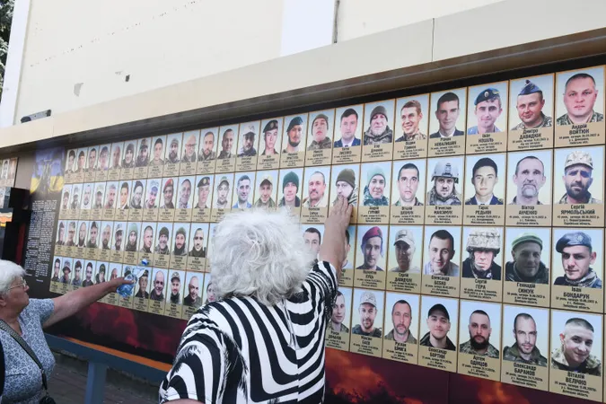 «Час не лікує»: рідні загиблих та зниклих безвісти організували акцію у Луцьку (фото)