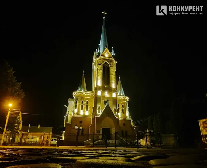 У Луцьку після тривалої перерви знову підсвітили Лютеранську кірху (фото)