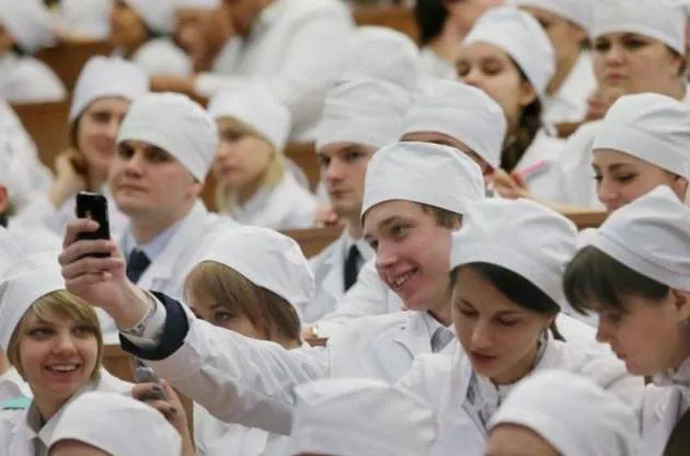 Прохідний бал для іспитів студентів-медиків хочуть знизити