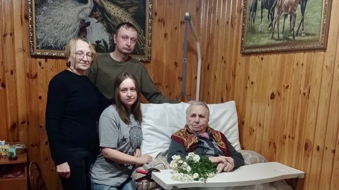 У Колодяжненській громаді привітали довгожительку з 91-м днем народження