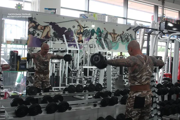 Волинські патрульні братимуть участь на чемпіонаті зі стронгмену (фото)