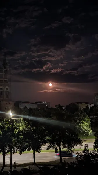 Цієї ночі волиняни могли бачити на небі супермісяць (фото)