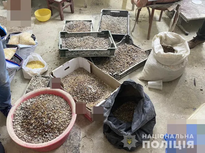 У Луцьку і Ковелі «накрили» цехи з обробки бурштину (фото, відео)