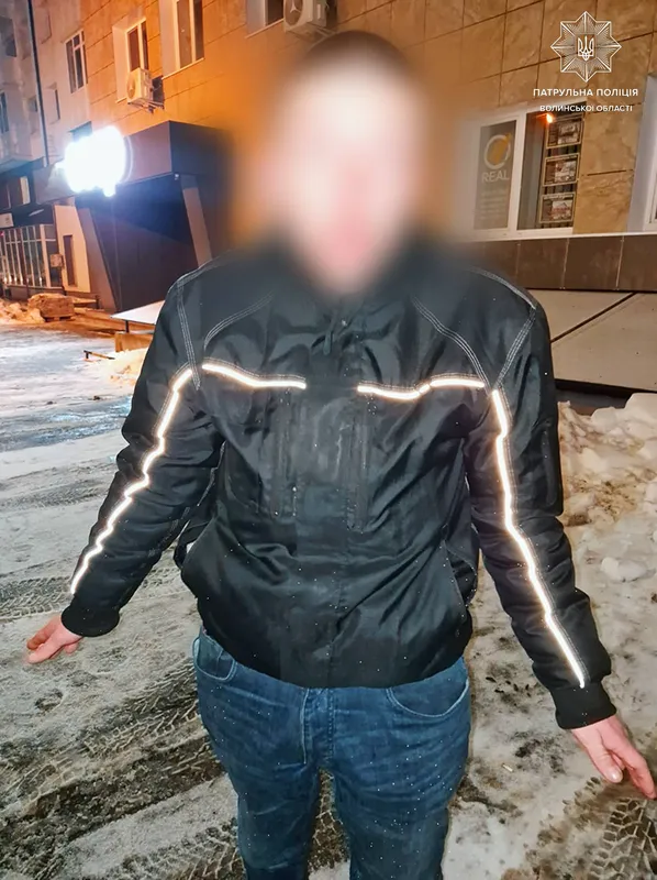 У Луцьку вночі рятували чоловіка, який не мав де переночувати (фото)