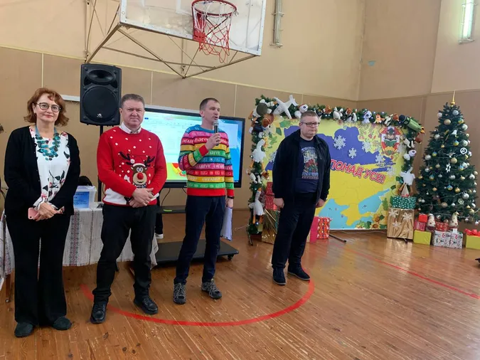 У луцькому ліцеї наярмаркували 300 тисяч для ЗСУ (фото)