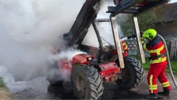 Пожежу гасили пів години: на Волині зайнявся навантажувач (фото)