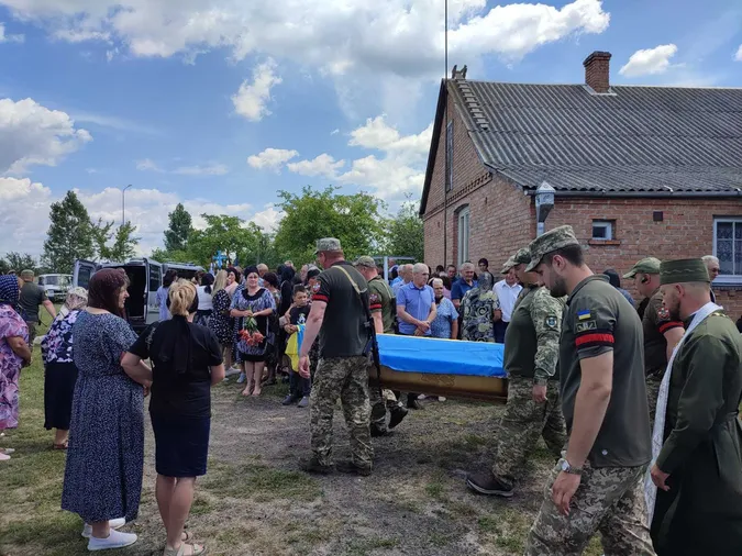 На Волині провели в останню дорогу Героя Юрія Свиридюка (фото)