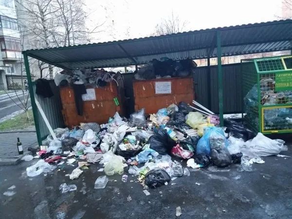 Гори сміття у районі 33-го кварталу турбували лучан