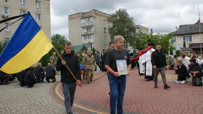 Купив будинок, а пожити не встиг: на Волині попрощалися з Героєм Віталієм Гандзюком (фото)