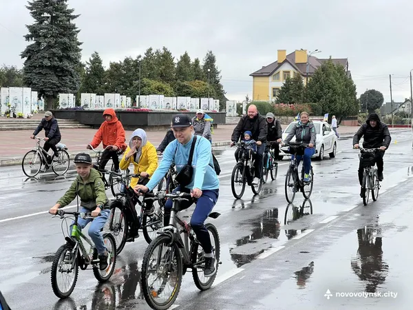 Понад 200 учасників: у Нововолинську провели велопробіг з нагоди Дня Незалежності (фото)