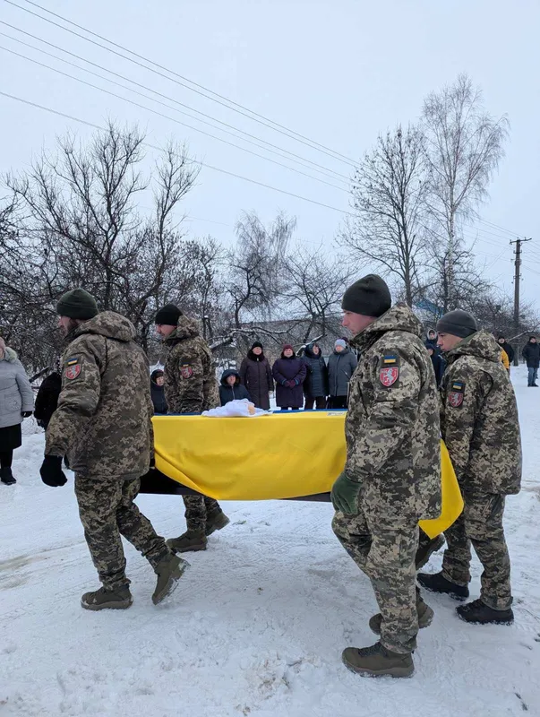 Зник понад рік тому: на Волині попрощаються із воїном Володимиром Вавринюком (фото)