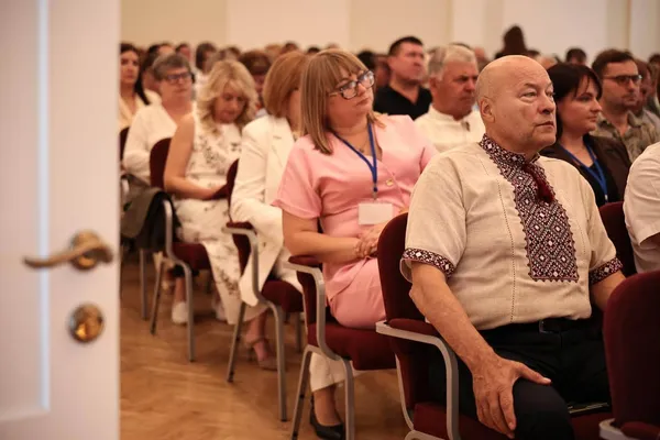 Про ремонти укриттів та нові харчоблоки: Тарас Шкітер виступив на колегії освітян
