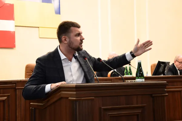 «Ви виконуєте роль служаки Порошенка», - Гузь критикує Гунчика