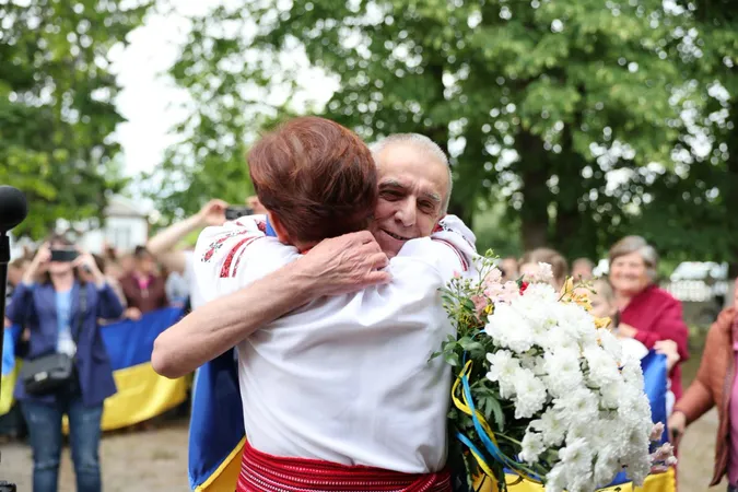 Нарешті додому: у Ківерцівській громаді зустріли звільненого Героя Миколу Касюрака (фото)