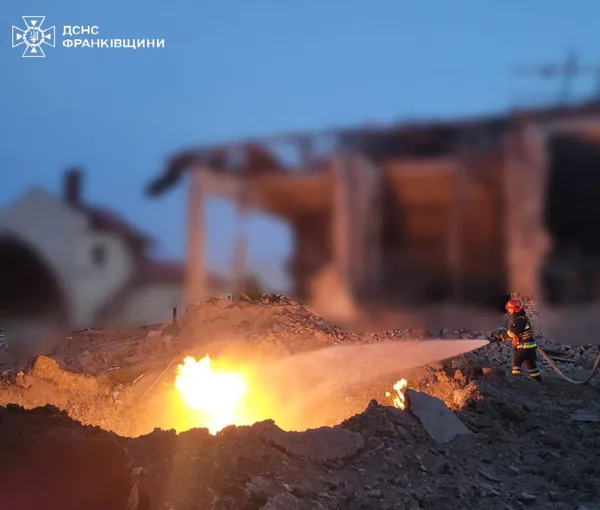 Показали наслідки нічного удару по Івано-Франківську (фото)