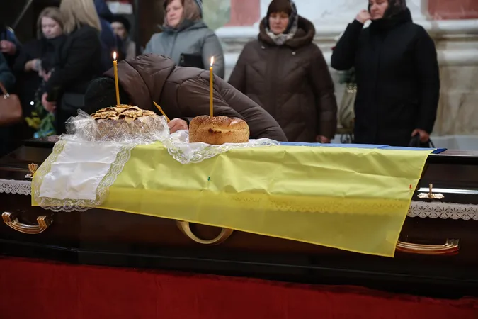 У Луцьку провели в останню дорогу Героя Олександра Круглікова (фото)