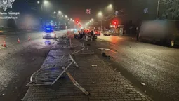 У Луцьку п'яний водій розтрощив паркан і втік з місця ДТП: патрульні швидко його розшукали
