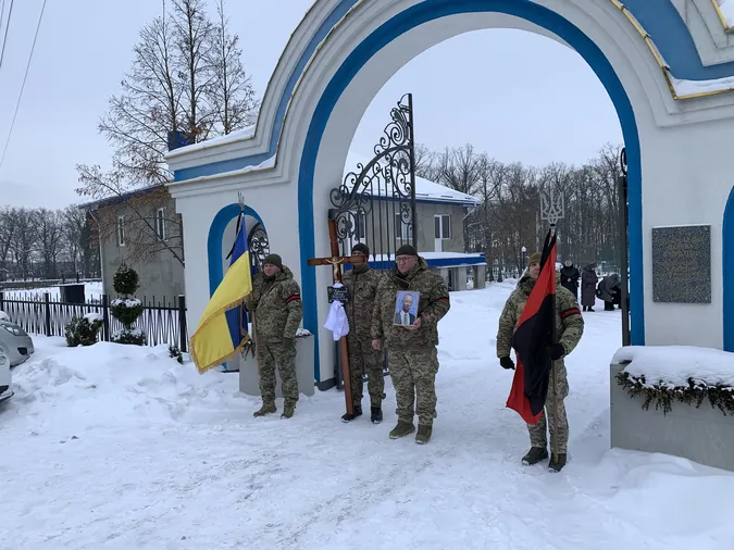 Громада у скорботі: у Луцькому районі попрощалися із бійцем Олександром Кувшиновим (фото)