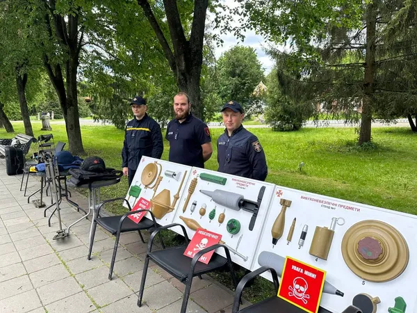 Луцькі рятувальники вчили дітей розрізняти міни (фото)
