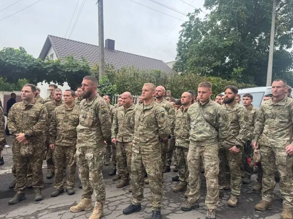 Навіки 22: на Волині в останню дорогу провели Героя Романа Григор'єва (фото)