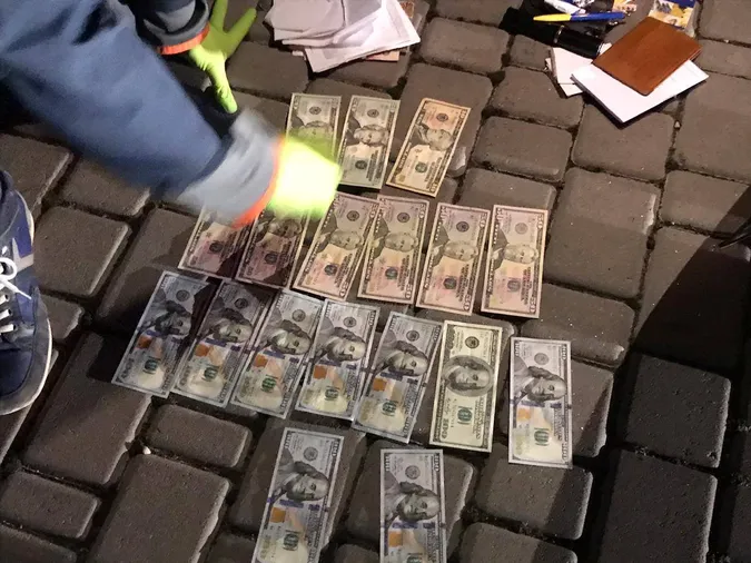 Волинська СБУ затримала на хабарі керівника міжрегіонального управління Мін’юсту