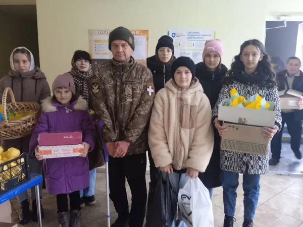 Зібрали чверть мільйона гривень: на Волині школярки організували лотерею, щоб допомагати ЗСУ (фото)
