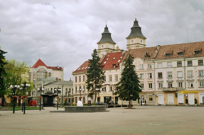 Вибухи в Івано-Франківську: окупанти вдарили по аеропорту