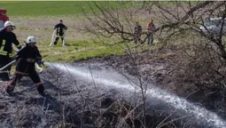 Понад 13 гектарів: у Луцьку і на Волині горіли чагарники й суха трава (фото)