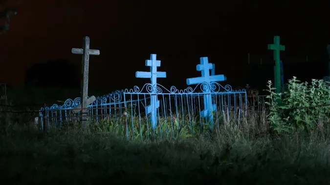 В Луцьку на цвинтарі знайшли 81-річного чоловіка (відео)