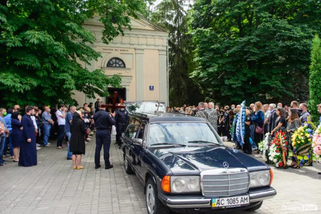 У Луцьку провели в останню путь поліцейського, який загинув у аварії