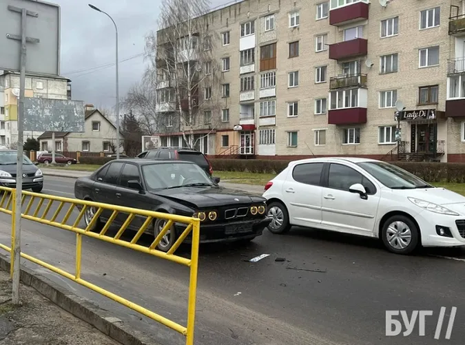 У Володимирі – аварія за участю «бехи» (фото)