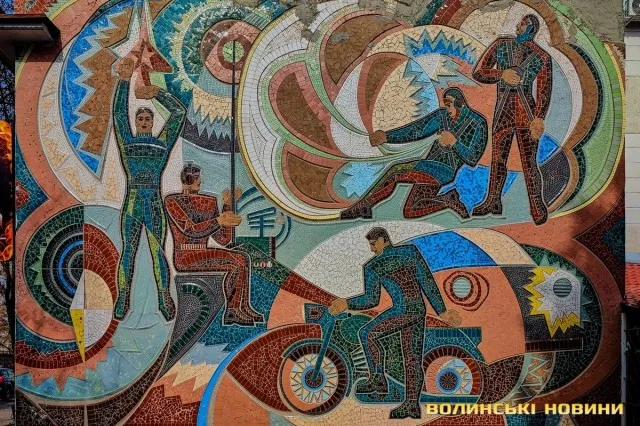 Прогулюючись Луцьком: показали найцікавіші мозаїки міста (фото)