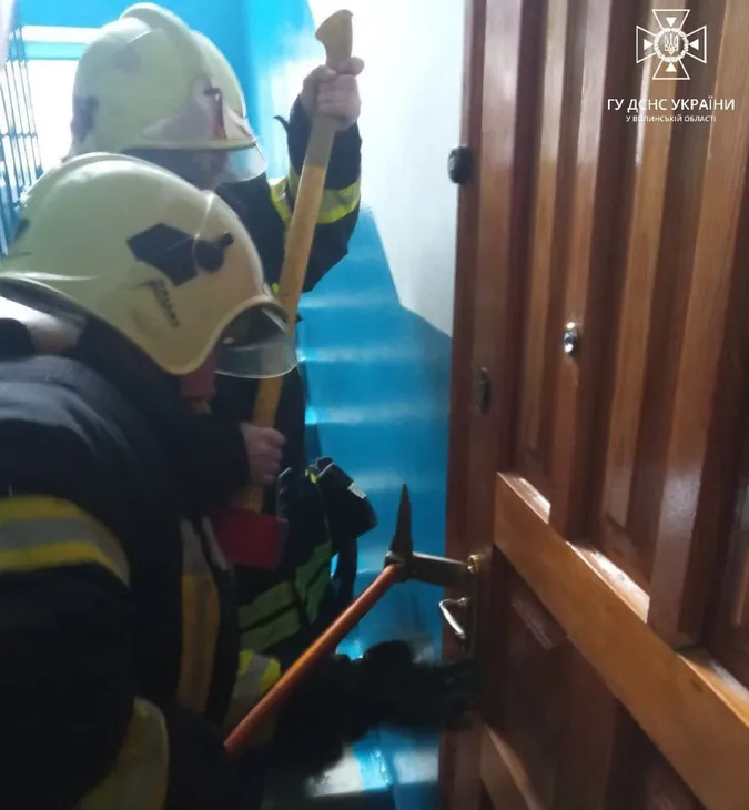 Аварійне відчинення дверей: на Волині врятували двох пенсіонерок (фото)