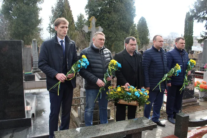 У Луцьку вшанували пам'ять загиблого в АТО капітана СБУ (фото)