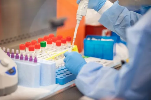 Майже чверть тестів на COVID-19 показує хибний негативний результат
