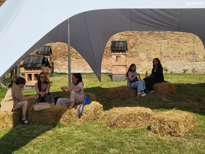 «ЛюбART Fest» у Луцькому замку: що там відбувається (фоторепортаж)