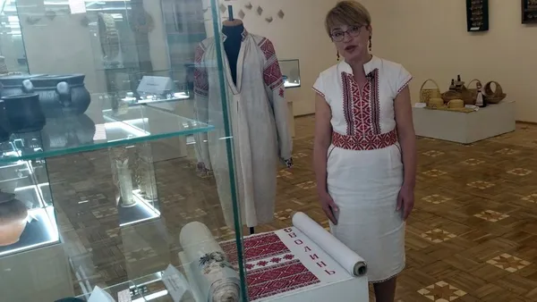 Волинська майстриня вишила візерунок на міжнародному рушнику єднання (фото, відео)