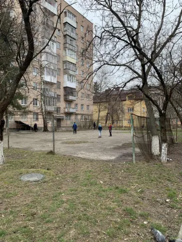 У Луцьку просять відновити спортивний майданчик