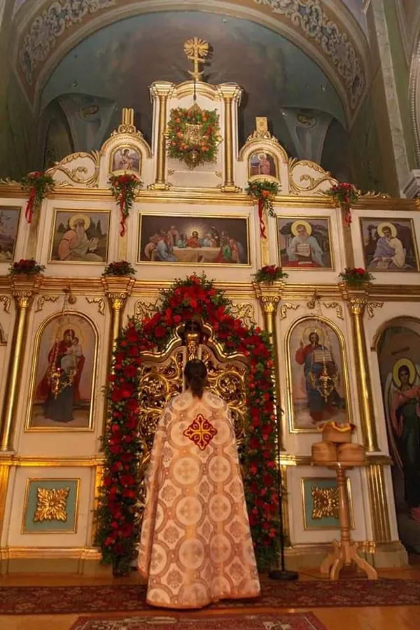 Церковна флористика: лучанка розповіла про квіти для Бога