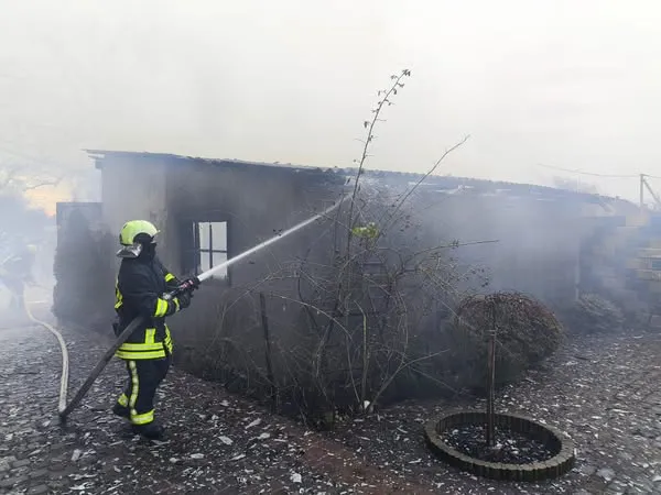 На Ковельщині горів гараж – причину пожежі встановлюють (фото)