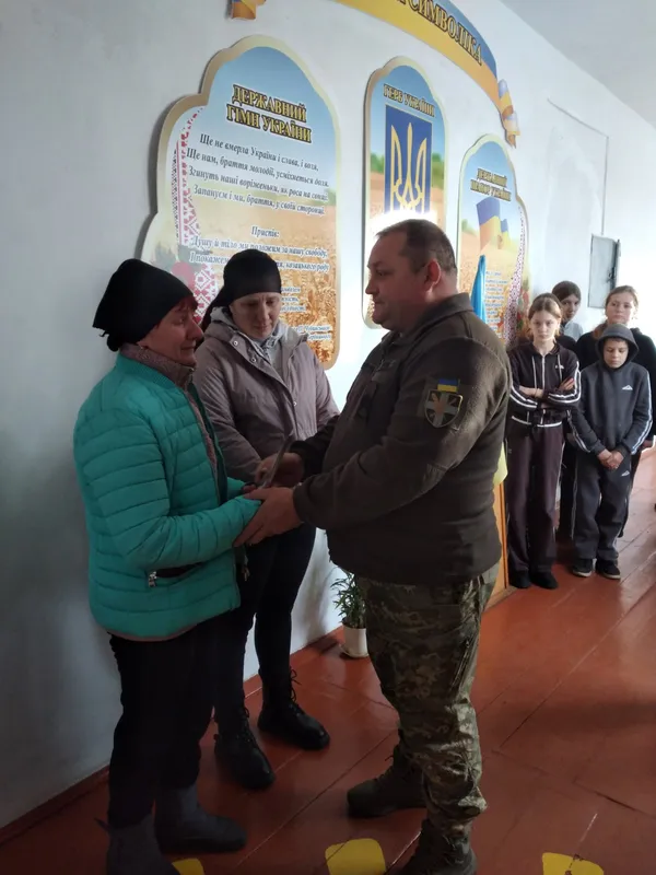 Мамі загиблого воїна з Маневиччини вручили відзнаку «Золотий хрест»