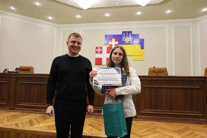Гордість Волині: у Луцьку відзначили юних інтелектуалів та їхніх наставників (фото)
