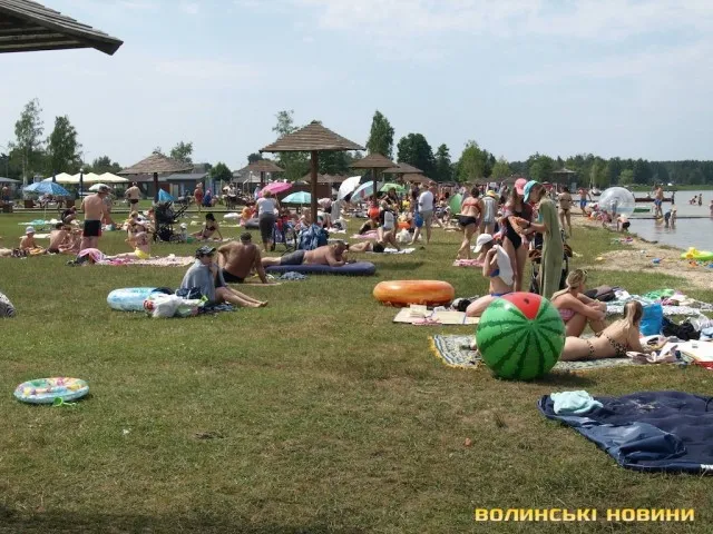 Пів сотні – за качан кукурудзи, 1000 гривень – за кілограм вугра: туристи в шоці від цін на Світязі (фото)